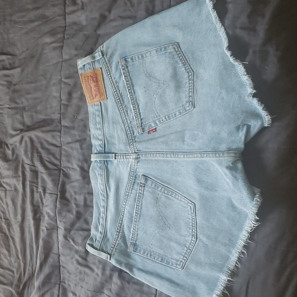 Levi shorts - Picture 2 of 5